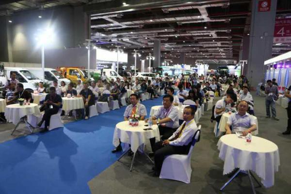 十堰企业组团亮相第十一届中国国际汽车商品交
