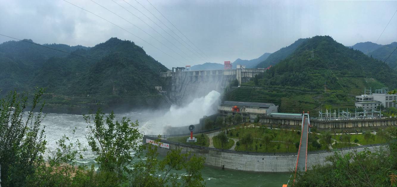 黄龙滩水库今年首次开闸泄洪 场面壮观