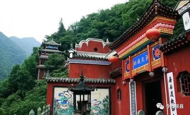 新闻中心房县观音洞旅游区是国家aaaa级旅游区,省重点文物保护单位.