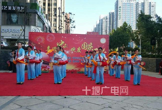 十堰吉祥社区举办"喜迎中秋欢度国庆"文艺汇演活动