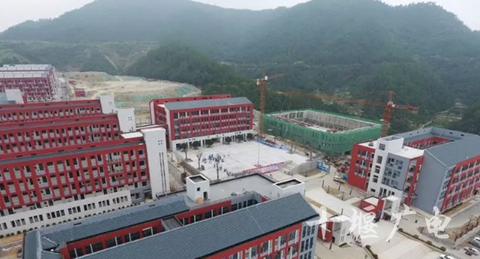 新闻中心 本地 社会 正文 位于发展大道的车城高级中学新校区