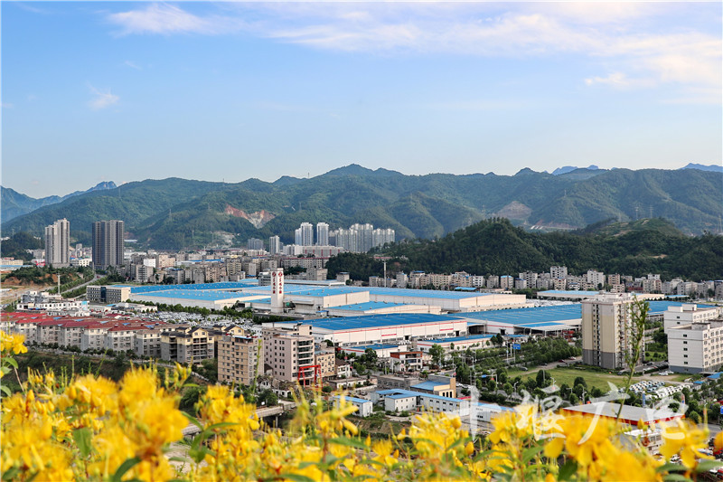 20180608 机场路上拍摄东风小康工业园01-刘爱理摄_副本