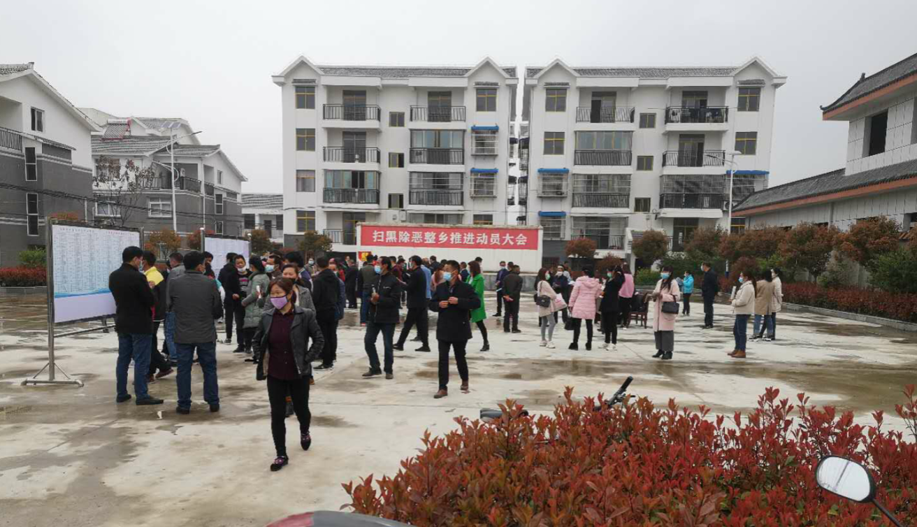 房县白鹤镇举办县内重点企业招聘会