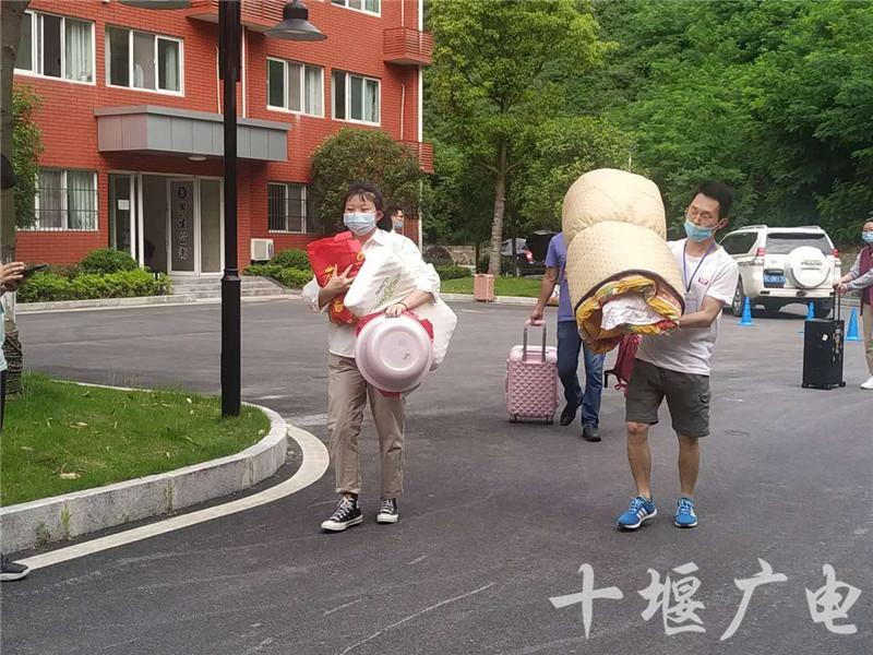 十堰东风国际龙门学校九年级顺利复学