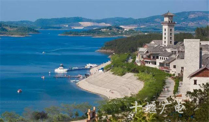 新闻中心从沧浪海旅游港出发---途径丹江口大坝---九龙岛---农夫山泉