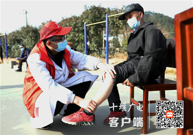 为村民检查身体_副本