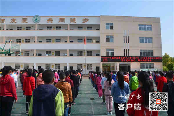 学习党的历史 维护国家安全国旗下讲话_副本
