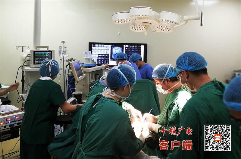在太和总院指导下完成一例复杂患者股骨头置换术