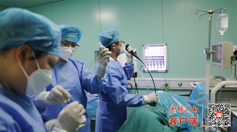 太和医院西苑院区开展首例内科胸腔镜诊疗技术