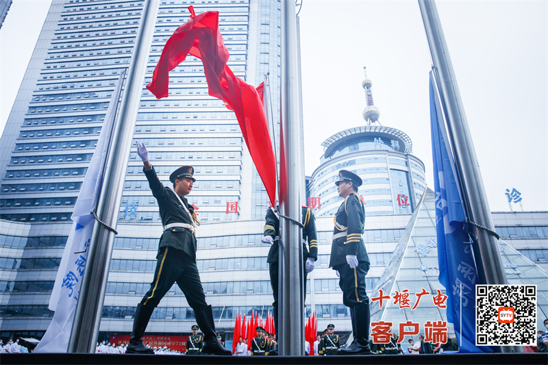 20210930人医国庆升旗_ 李军 摄-43