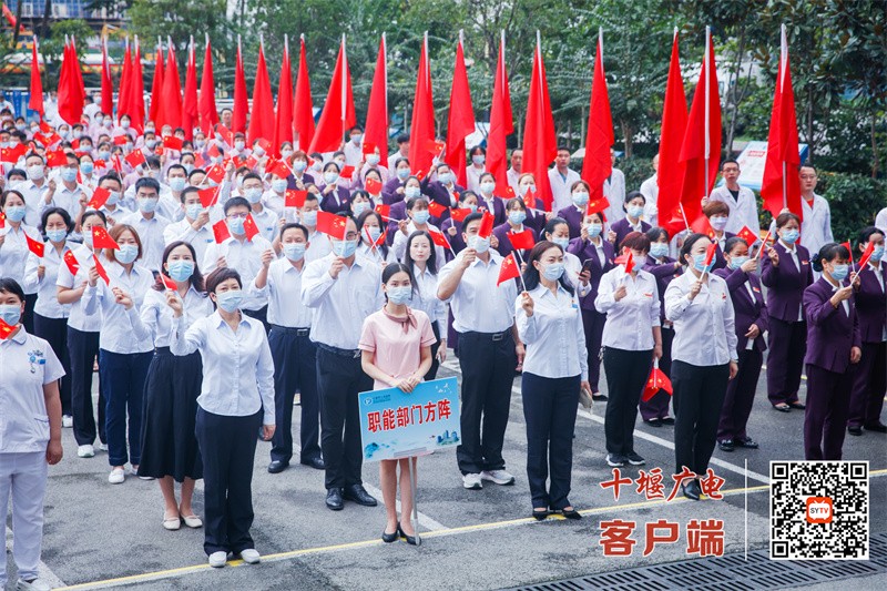 20210930人医国庆升旗_ 李军 摄-68