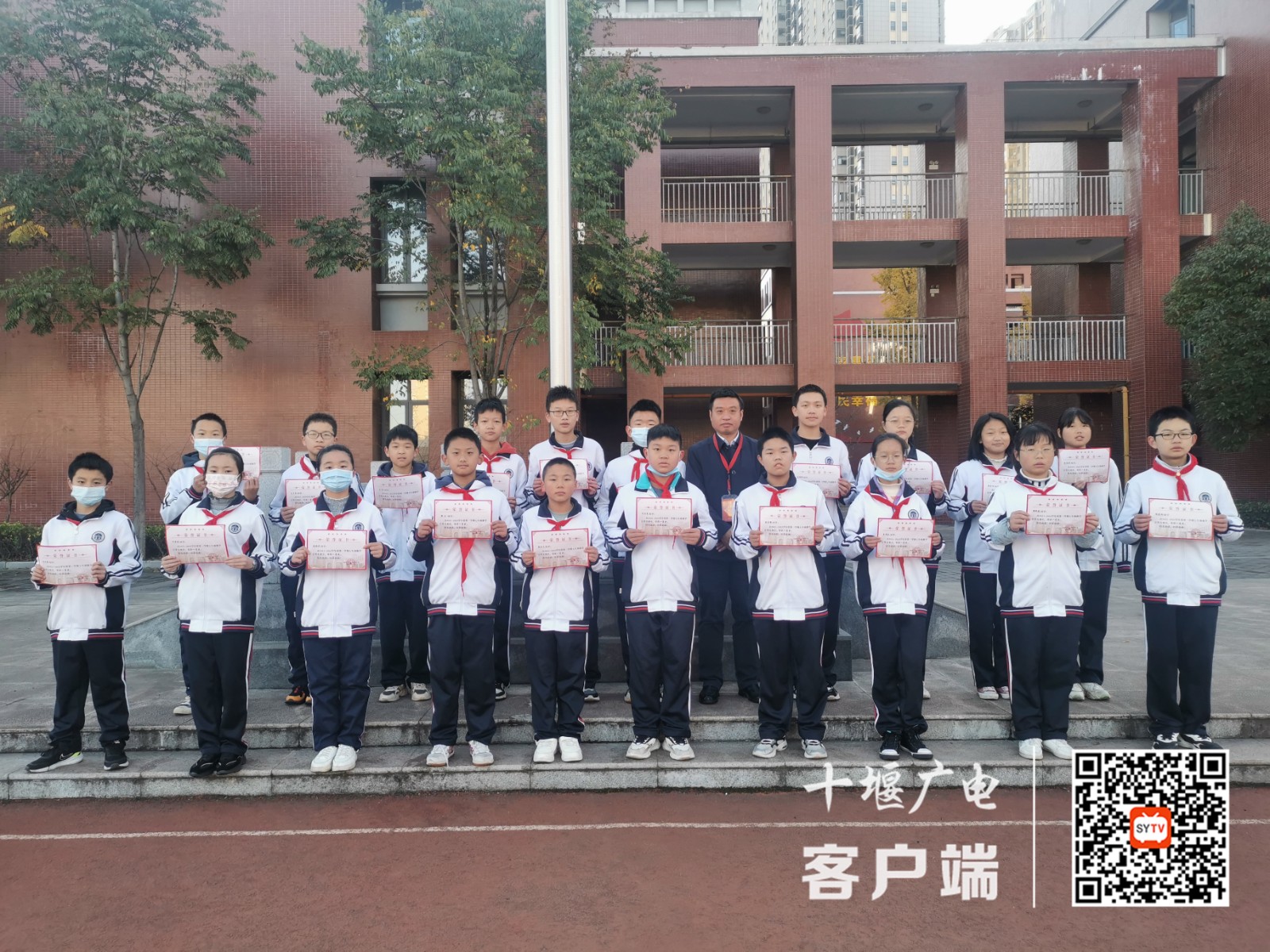 3.数学竞赛获奖选手合影