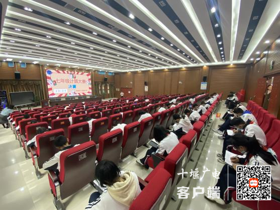 3.数学竞赛获奖选手合影