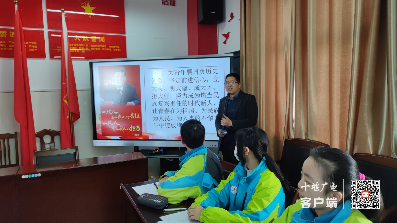 2021.12.9 十堰市东风铁路学校秋季学期团校结业仪式暨新团员入团仪式 (15)