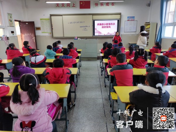 a18a43f749ed80379c9d0d12f593c80_副本