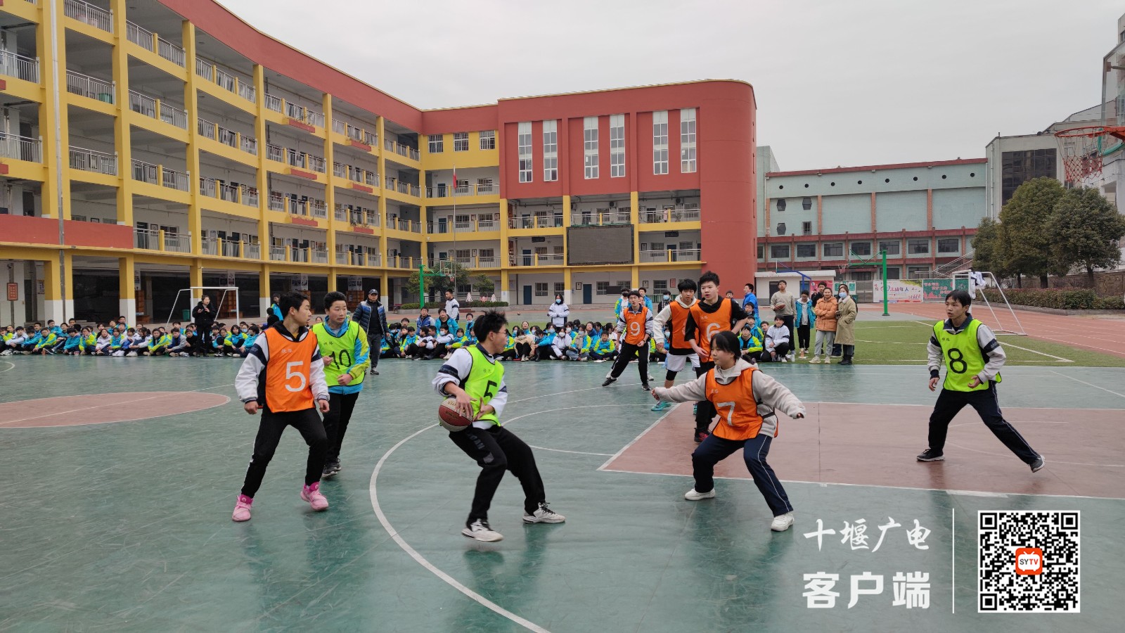 2021.12.31 十堰市东风铁路学校开展庆元旦活动 (12)