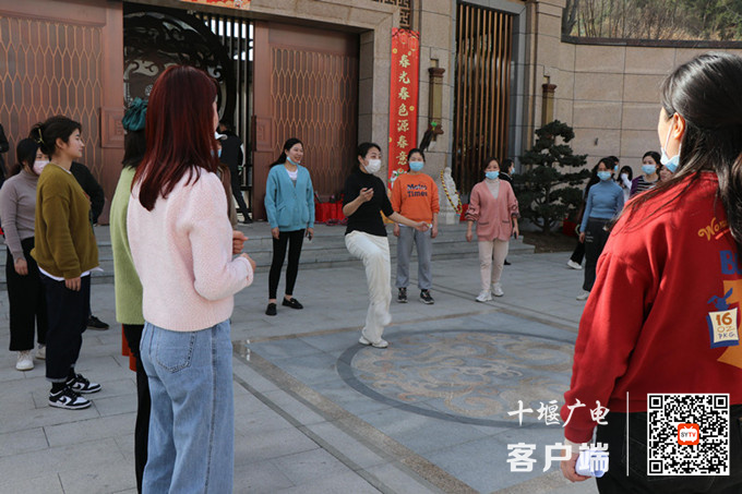 踢毽子