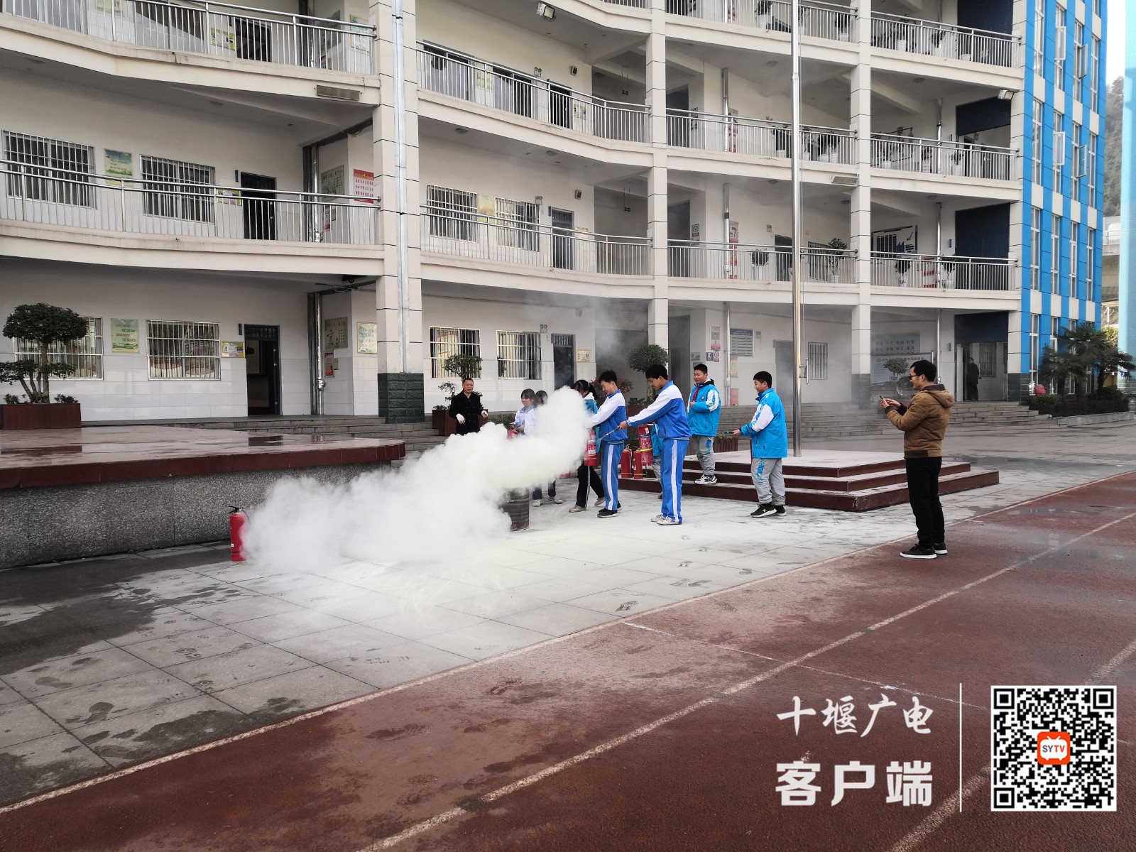 灭火器使用4