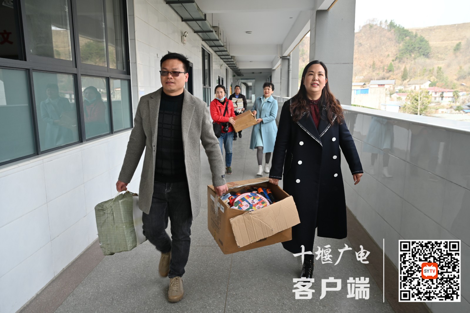 副校长任宗萍带领学校教师到茅箭区鸳鸯中心学校开展“送课下乡”活动