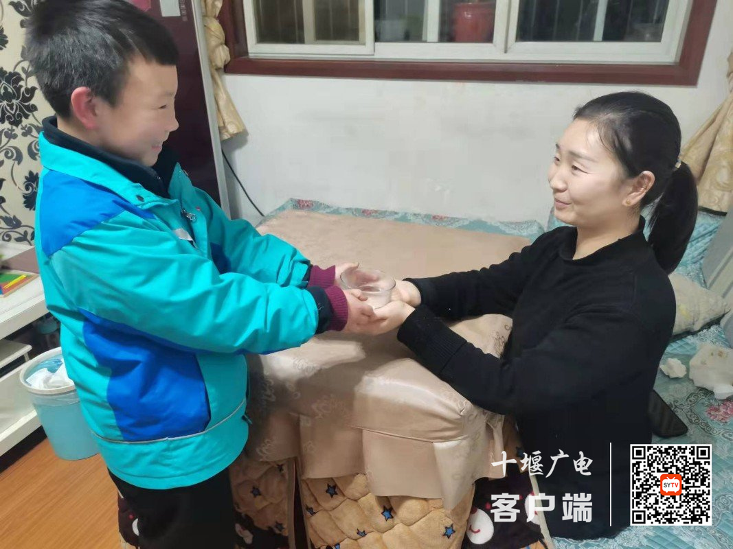 2022.3.8 十堰市东风铁路学校开展妇女节感恩活动 (3)