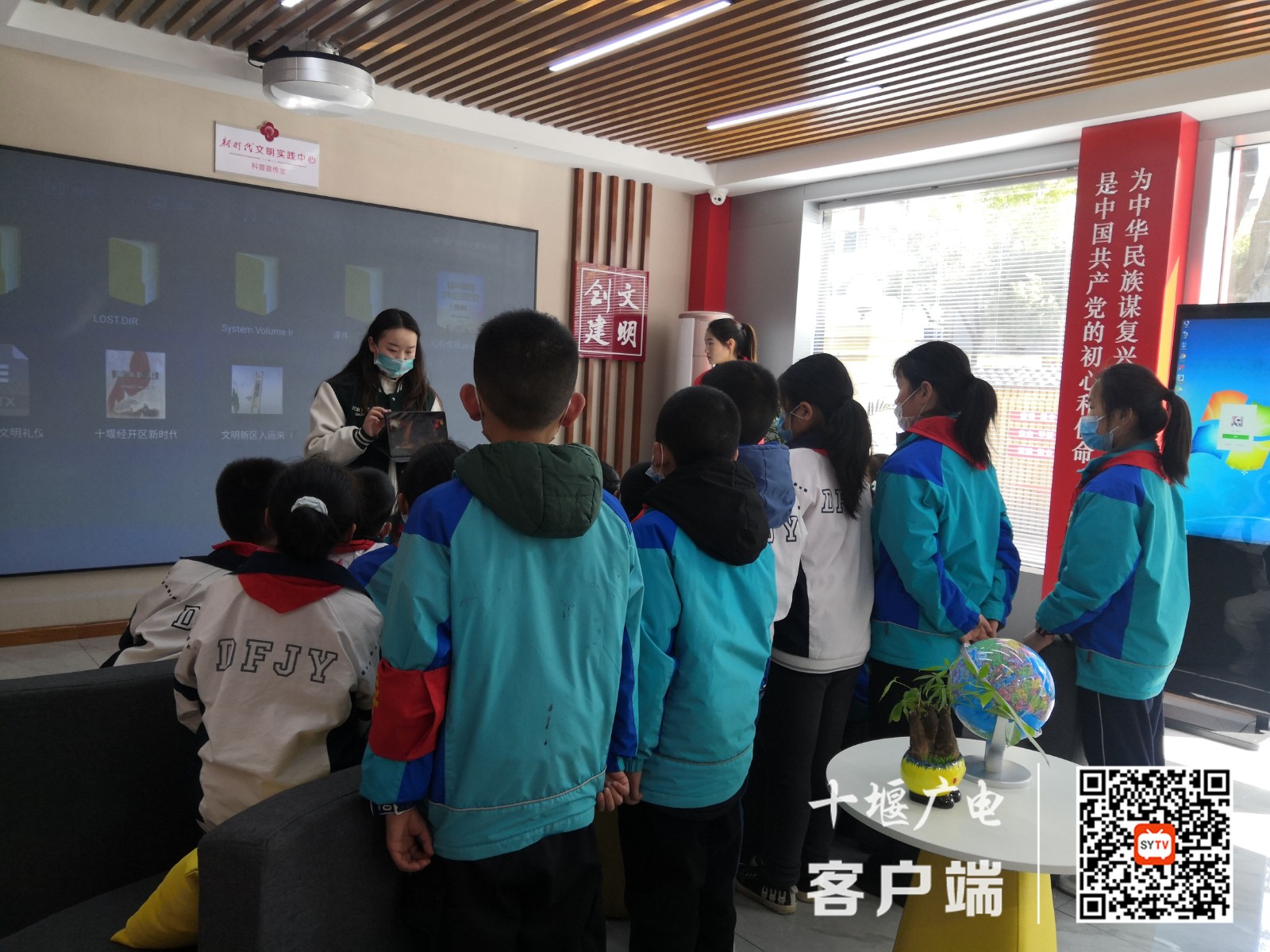2022.3.23 十堰市东风铁路学校在区文明实践中心参加传统美德、核心价值观主题教育活动 (2)
