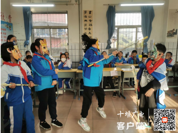 fbb6861b53e99842d987e3720fd8fa5_副本