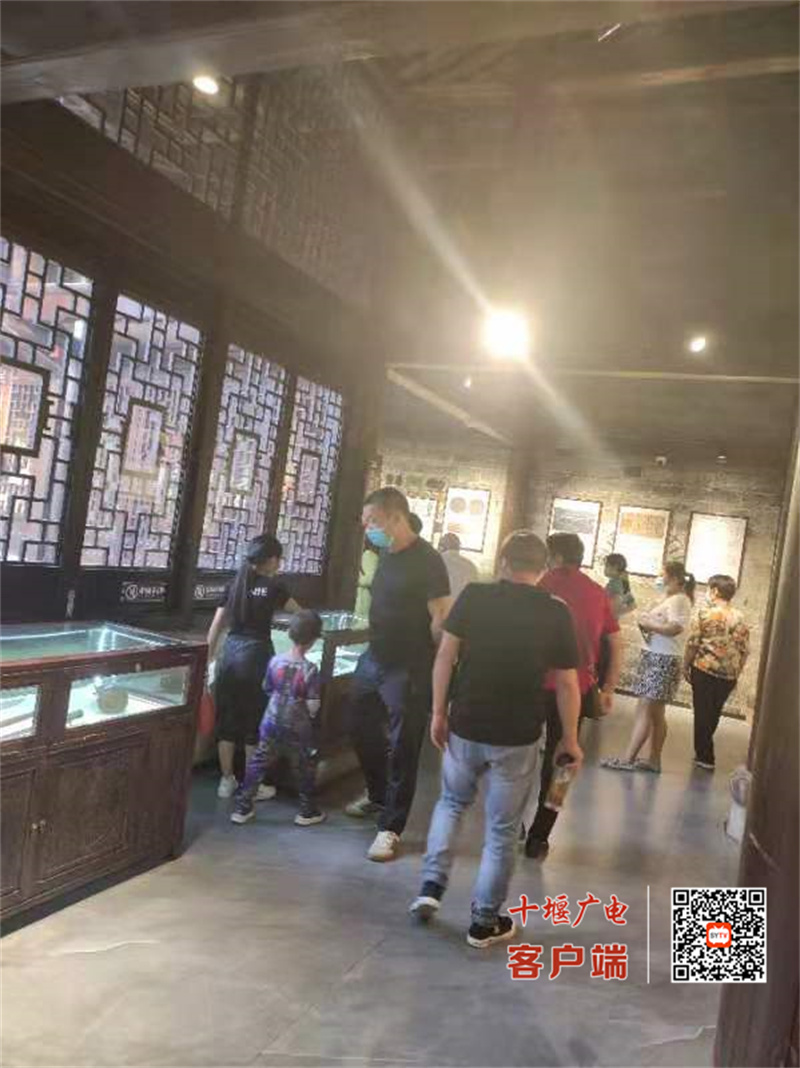 西关街红色游