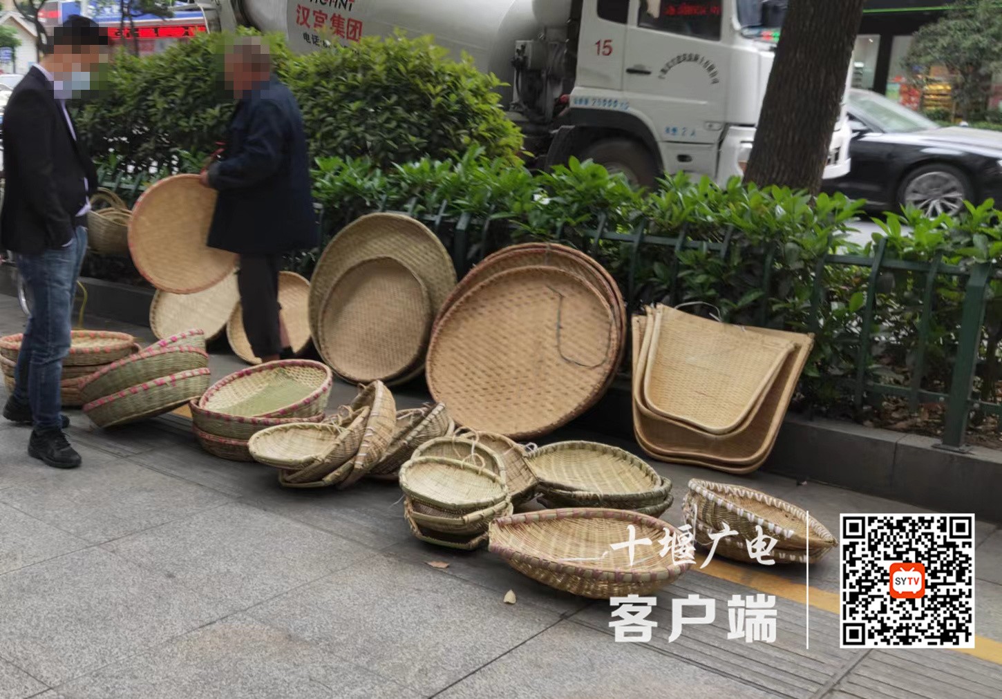 汉江中路存在流动摊贩现象