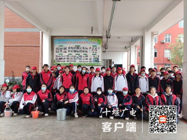 2022.3.3 学雷锋爱护绿植浇水志愿服务活动 (5)
