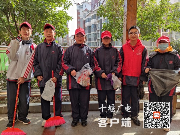 2022.3.3 学雷锋校园环保志愿服务 (13)