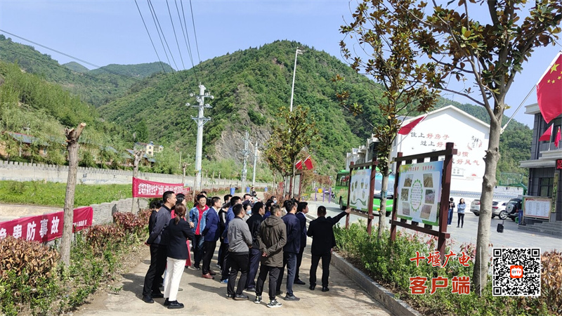 共青村1