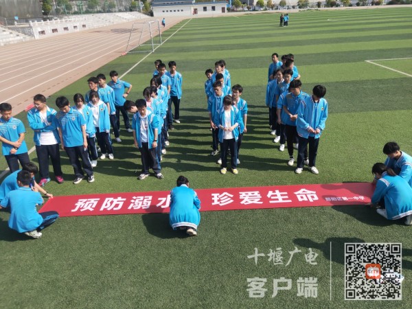各班学生代表签名寄语防溺水