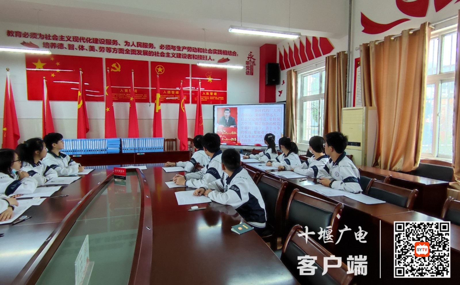 2022.5.12 十堰市东风铁路学校开展学习习近平总书记建团100年大会讲话精神主题团日活动 (1)