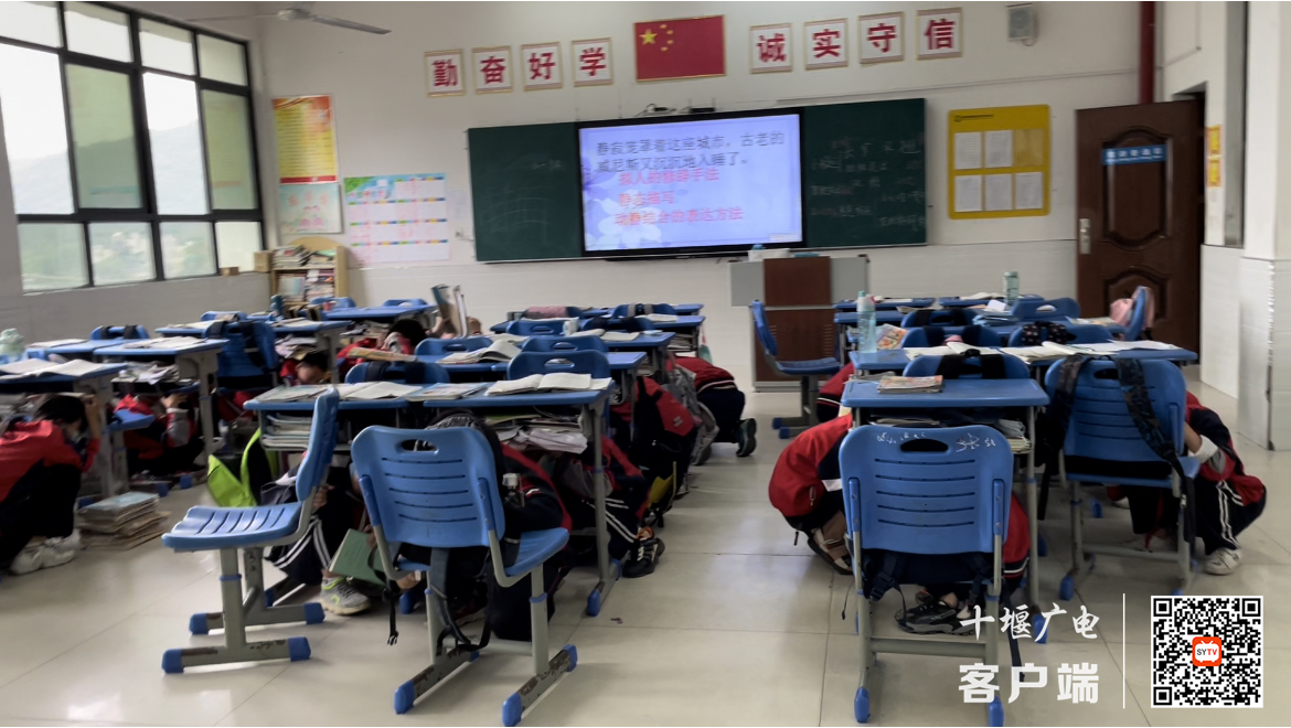 20220511  西城开发区中心小学全体师生在校开展防震疏散演练