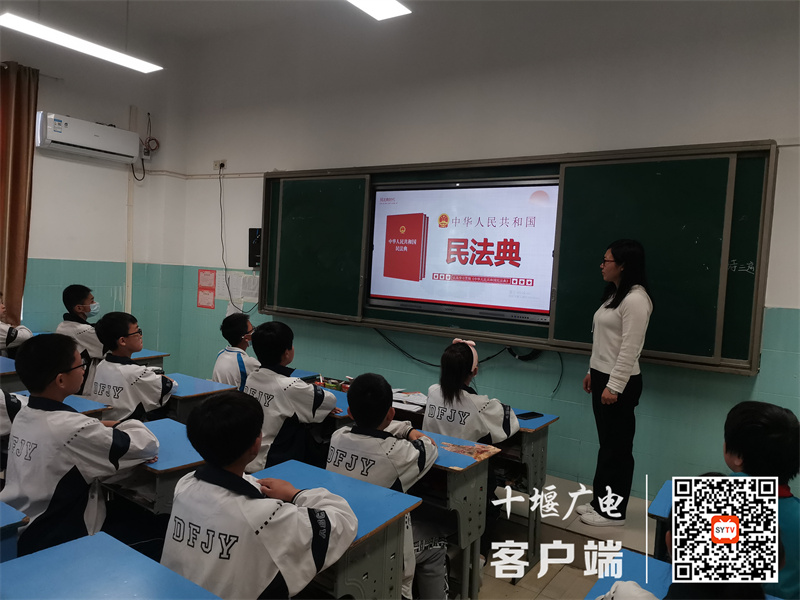 2022.5.16 十堰市东风铁路学校开展民法典专题学习活动 (2)