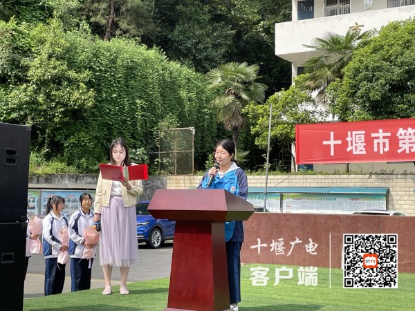 2021-2022学年第二学期期中考试成绩表彰IMG_3877