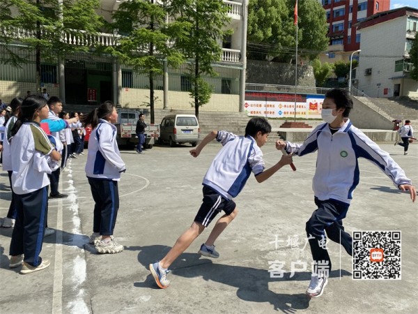 学生接棒