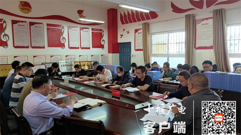 2022.5.19 十堰市东风铁路学校开展《信访工作条例》学习活动 (1)