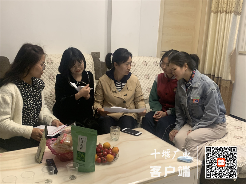 九年级蹲点领导和教师开展家访 (3)