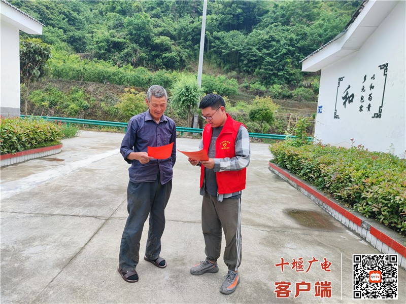 志愿者进行养老反诈宣传_毒霸看图