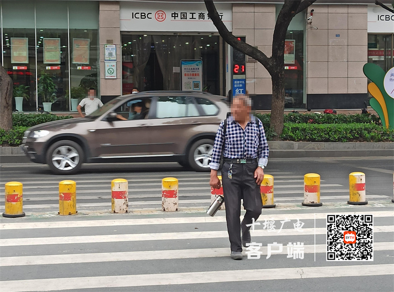 公园路存在横穿马路的不文明行为