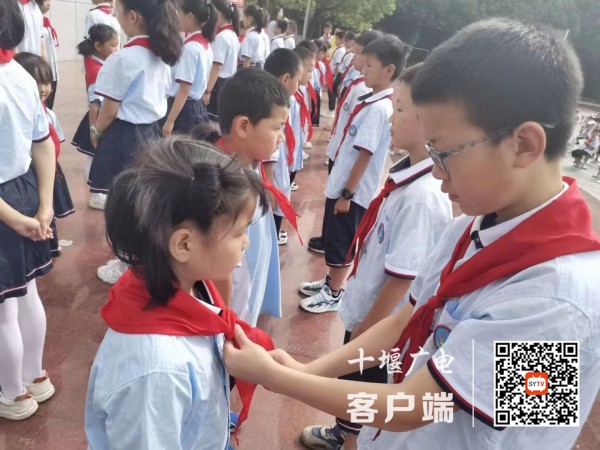 40学校入队 (1)