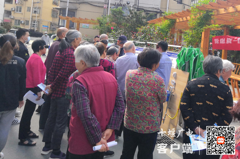 04.家和苑小区存在不戴口罩扎堆聚集的不文明行为