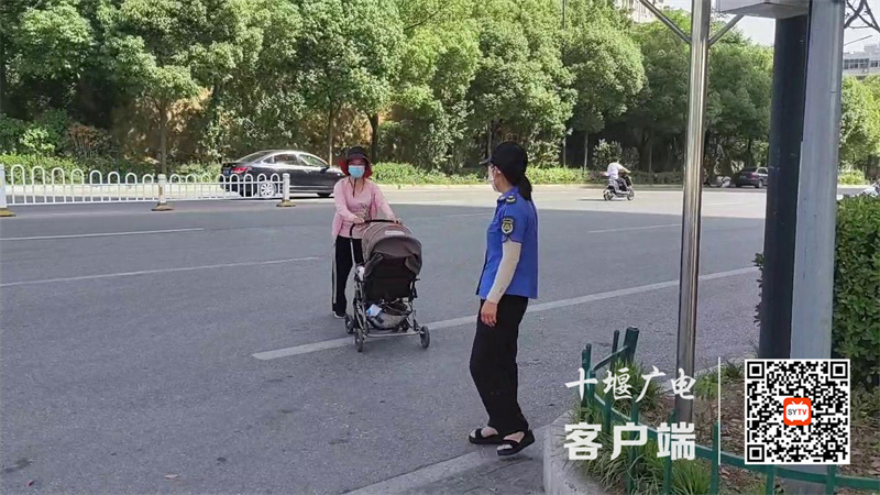 06遇真路路口行人横穿马路，已劝导[00-00-03][20220608-12302609]