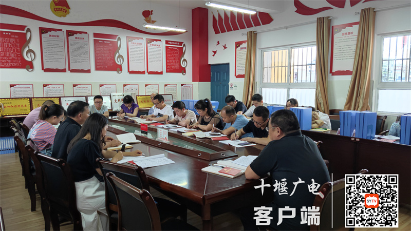 2022.6.9 十堰市东风铁路学校开展“下基层察民情解民忧暖民心实践活动”专题学习会 (2)
