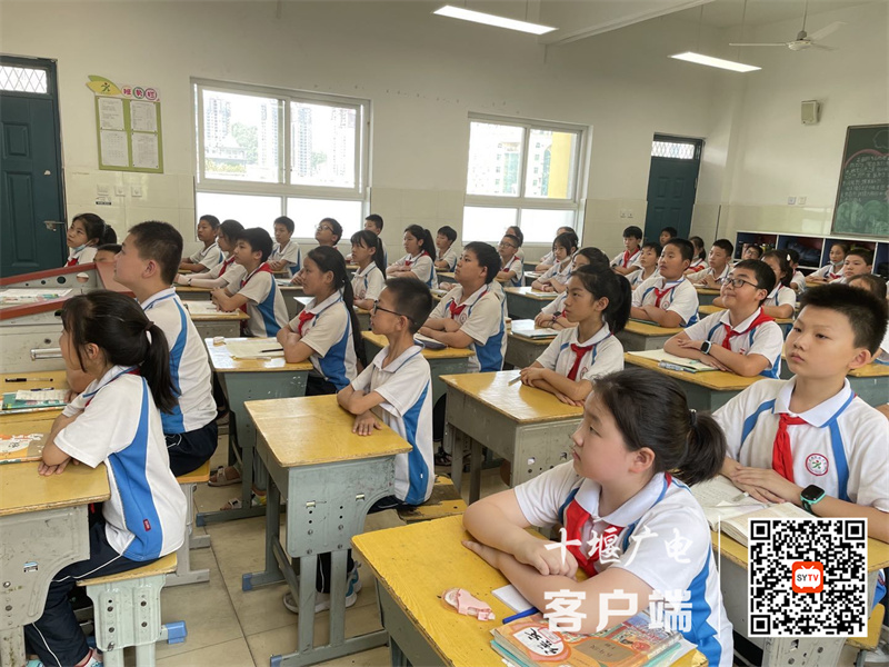 2022.6 十堰市东风铁路学校开展打击非法集资主题教育活动 (1)_副本