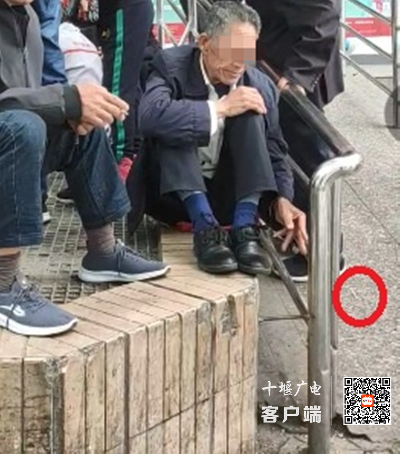 04.汉江路存在乱丢烟头的不文明行为