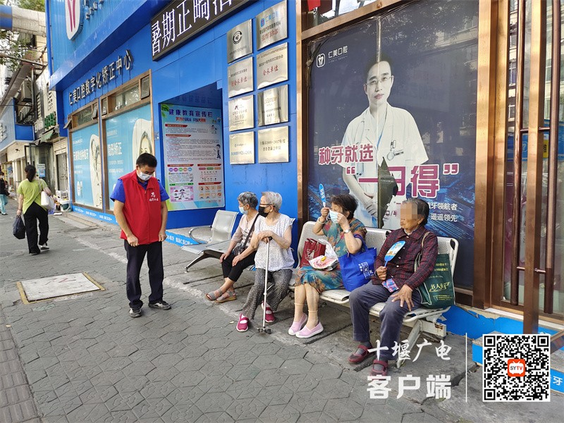 车城路存在不戴口罩扎堆聚集的不文明行为