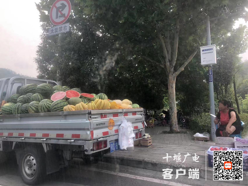 03.朝阳北路存在占道经营的不文明行为