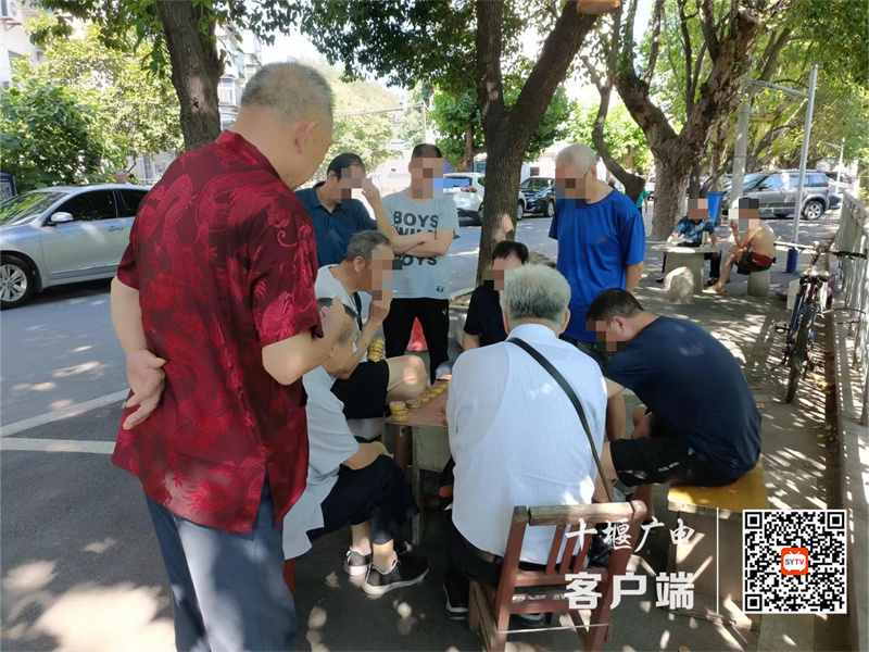 红河路存在不戴口罩扎堆聚集不文明行为